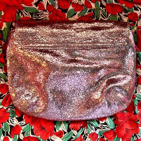 VTG Y2K Juicy Couture Crushed Metallic Pink Slouchy Flap Clutch w/ Gold Buckle - Picture 7 of 12